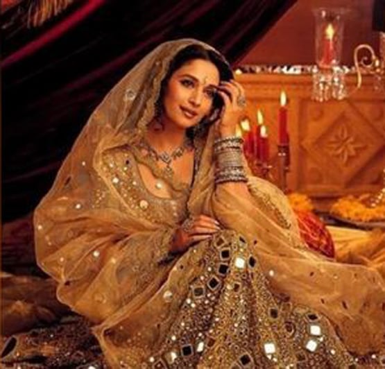 देवदास: 30 किलो का लहंगा पहन माधुरी ने किया डांस, दिलचस्प है ये किस्से