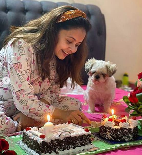 बिग बॉस 13 फेम देवोलीना ने पूरे किए करियर के 9 साल, यूं किया सेलिब्रेट