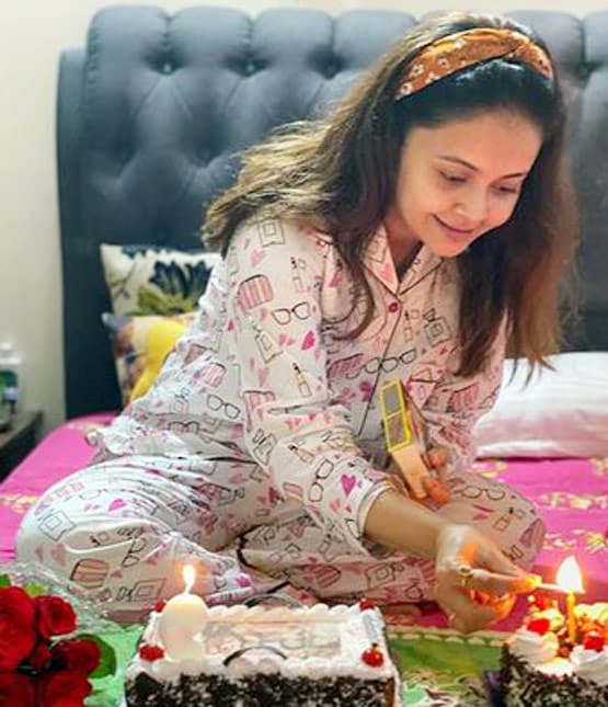 बिग बॉस 13 फेम देवोलीना ने पूरे किए करियर के 9 साल, यूं किया सेलिब्रेट