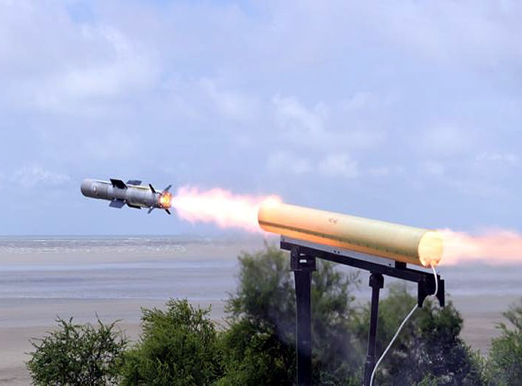 दुश्मन के टैंक को पीछा करके बर्बाद कर देगी भारतीय सेना की Dhruvastra मिसाइल