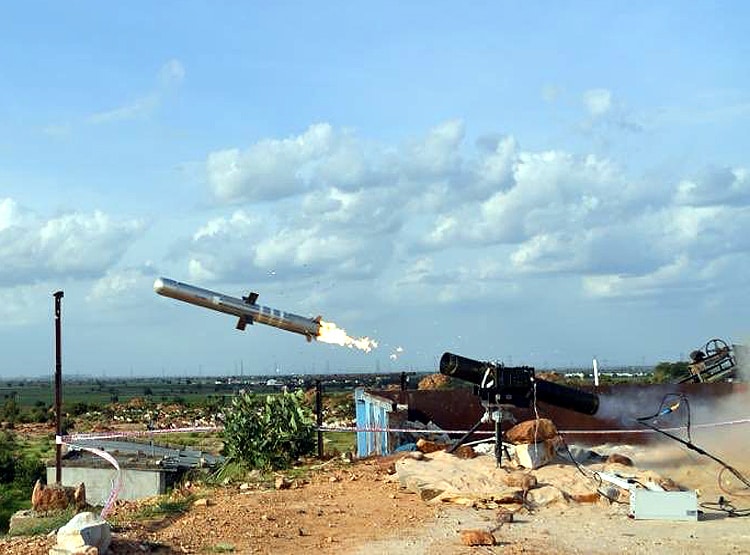 दुश्मन के टैंक को पीछा करके बर्बाद कर देगी भारतीय सेना की Dhruvastra मिसाइल