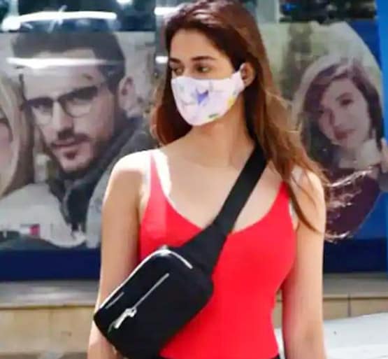 सारा से प्र‍ियंका तक, सेलेब्स के बीच पॉपुलर हैं ये डिजाइनर मास्क, PHOTOS