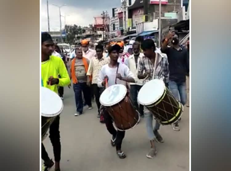 श्मशान से निकली अनोखी बारात, गधे पर बैठा था दूल्हा, जानें रहस्य