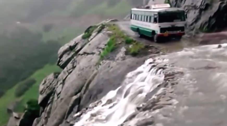 चारधाम प्रोजेक्ट: चीन सीमा तक जाने वाली सड़क पर क्यों है विवाद