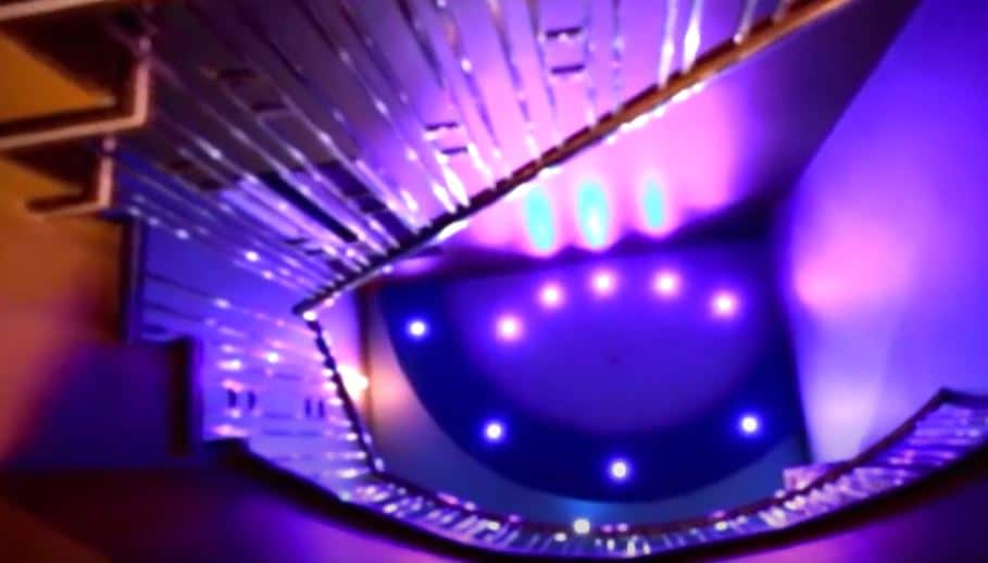 शौक बड़ी चीज है...कैमरे के आकार का घर, बेटों का नाम कैनन और निकॉन