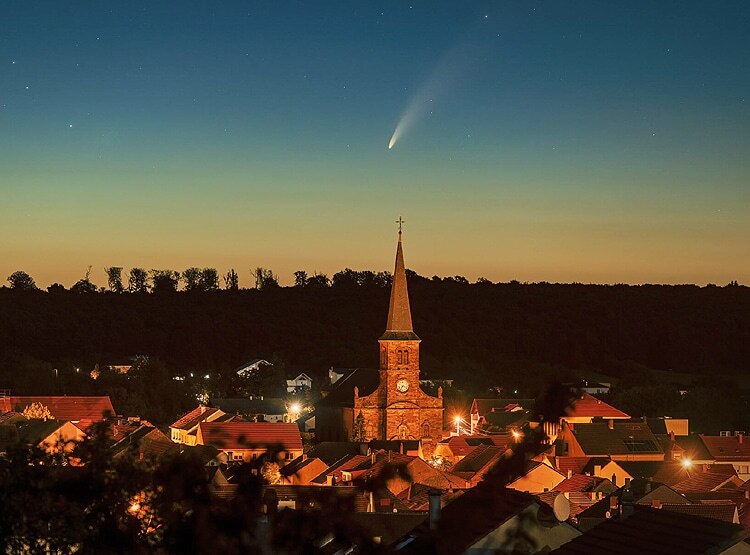 कल से 20 दिनों तक रोज दिखेगा अंतरिक्ष से आया खूबसूरत चमकदार मेहमान