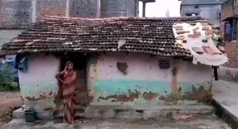 झोपड़ी में रहने वाली महिला को लगा 'शॉक', आया 62 हजार का बिल