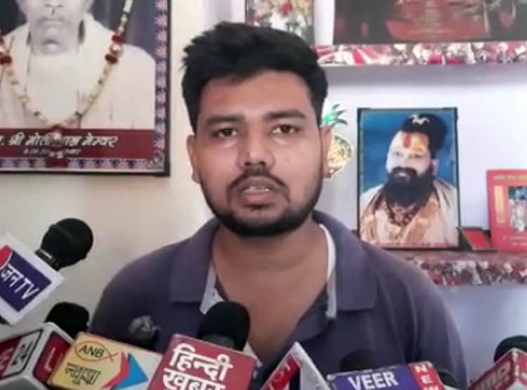 बचपन में ही चल बसी थीं शहीद सिपाही की मां, दादा ने बनाया काबिल