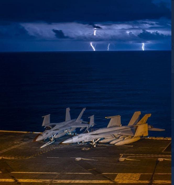 परमाणु हथियारों से लैस US फाइटर जेट्स ने साउथ चाइना सी घेरा, बौखलाया चीन