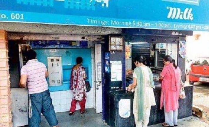 दूध का पैकेट जो आप रोज खरीद रहे हैं क्या वो कोरोना से सुरक्षित है?