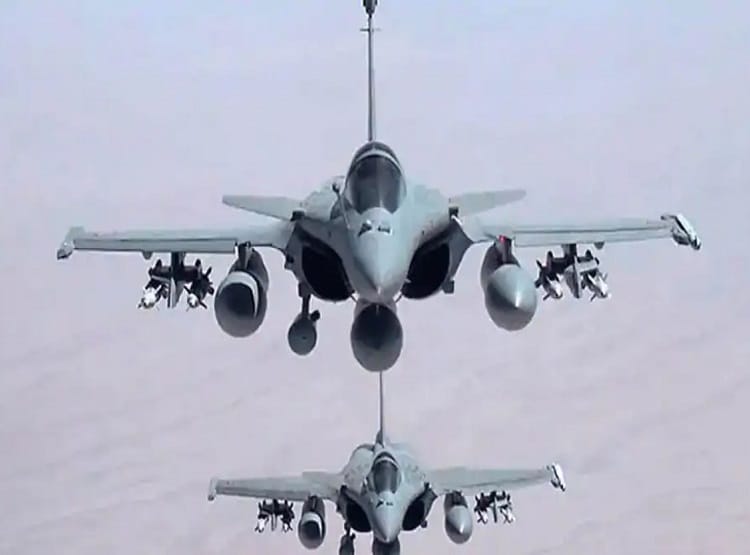 चील जैसी नजर, बाज जैसी ताकत, घातक फाइटर जेट है राफेल