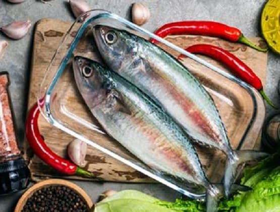 अधपकी मछली खाना शख्स को पड़ा भारी, लीवर में इल्ली ने दे दिए अंडे