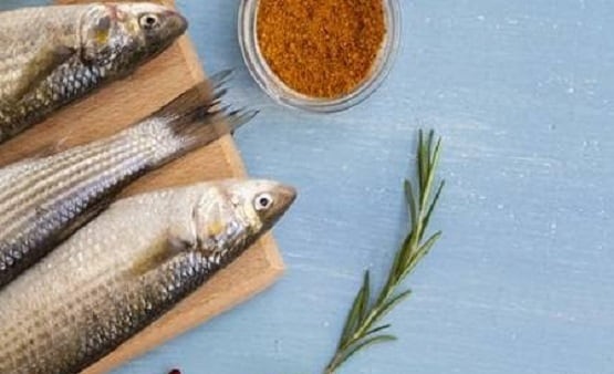 अधपकी मछली खाना शख्स को पड़ा भारी, लीवर में इल्ली ने दे दिए अंडे