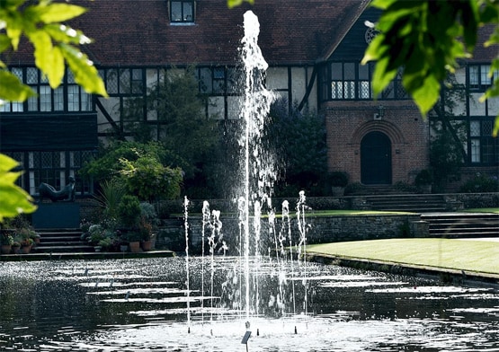 घर में कभी नहीं रखनी चाहिए ये 11 चीजें, बढ़ाती हैं नकारात्मक ऊर्जा