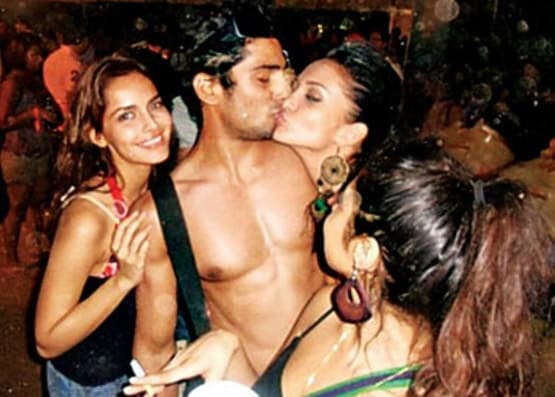 जब बॉलीवुड स्टार्स के ऑफस्क्रीन KISS पर हुआ बवाल, याद है?