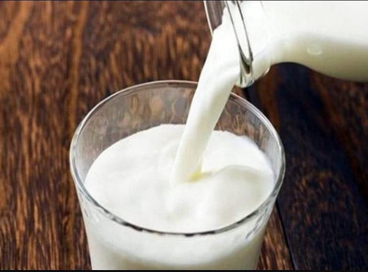 दूध का पैकेट जो आप रोज खरीद रहे हैं क्या वो कोरोना से सुरक्षित है?