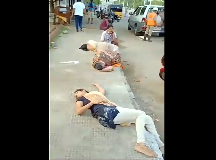 मुसीबतों का साल 2020- शुरू से ही सिर पर मंडरा रही हैं आफतें ही आफतें