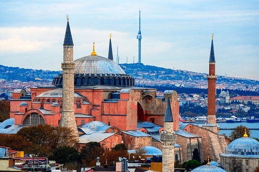 तुर्की सरकार ने हागिया सोफिया म्यूजियम को मस्जिद में बदला, उठे सवाल