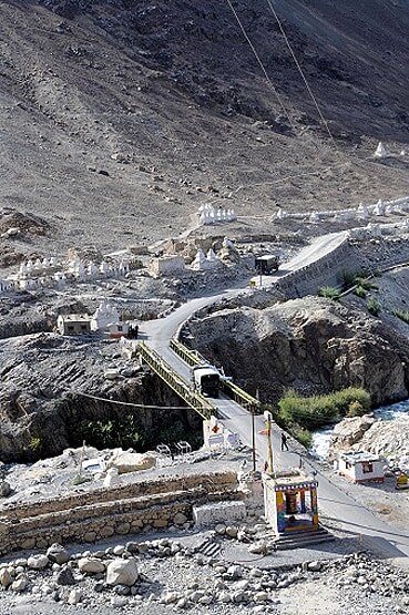 जिस पोस्ट पर पहुंचे मोदी, वहां से चीन-PAK को एक साथ साध सकती है सेना