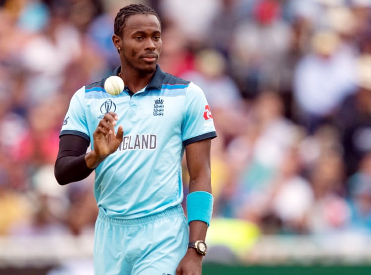 इंग्लैंड के गेंदबाज ने अपनी ही टीम को खतरे में डाला, हो गए OUT