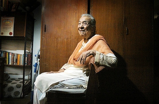 8 साल छोटे शख्स से हुआ प्यार, फिल्मी है बॉलीवुड की फेमस दादी की लव स्टोरी