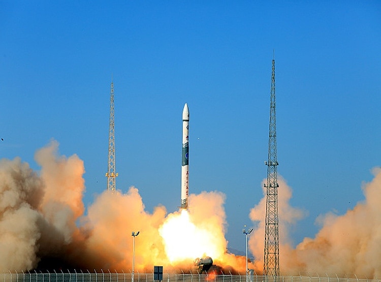 चीन को बड़ा झटका, 1 मिनट में फट गया रॉकेट, दो सैटेलाइट तबाह