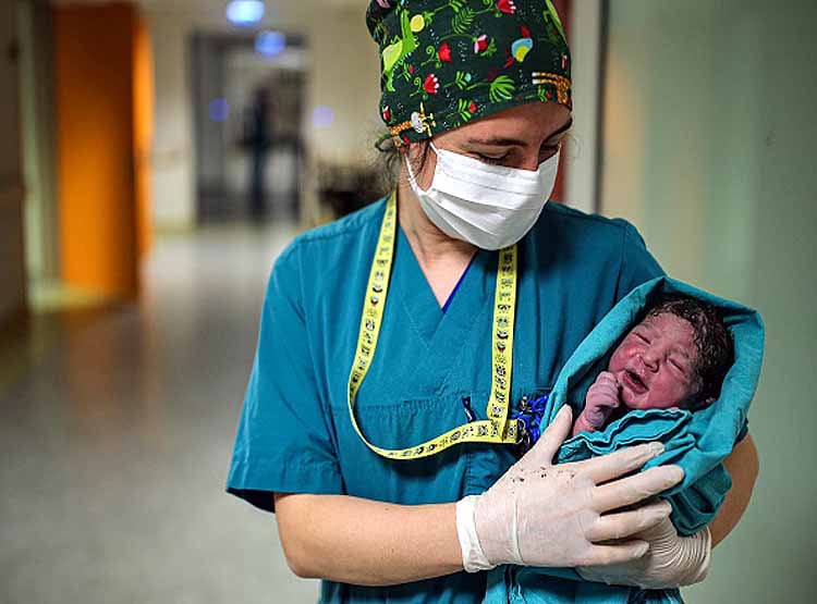 लॉकडाउन के चलते प्रीमैच्योर डिलीवरी में भारी कमी, डॉक्टर भी हैरान