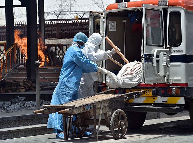 कोरोना ने उजाड़े 2 परिवार, 6 दिन में 3 भाइयों की मौत, लड़की अनाथ