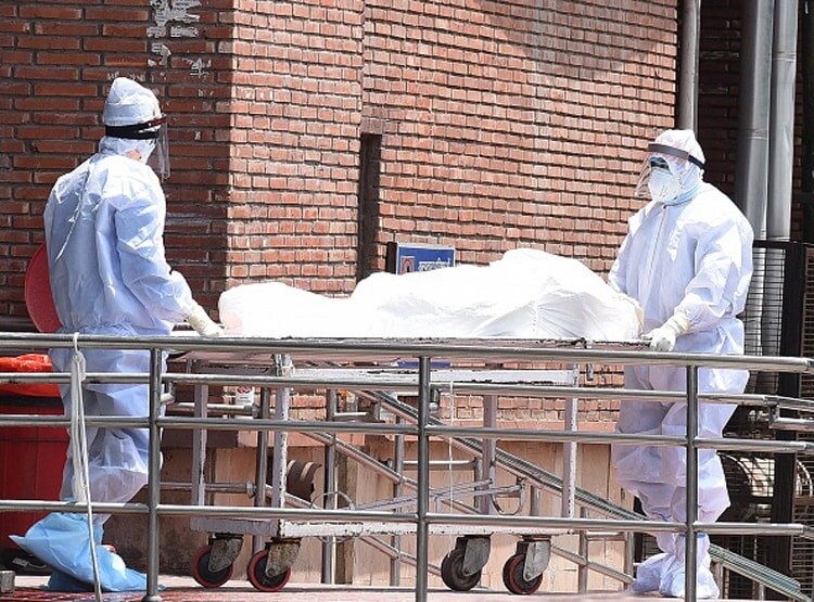 कोरोना ने उजाड़े 2 परिवार, 6 दिन में 3 भाइयों की मौत, लड़की अनाथ