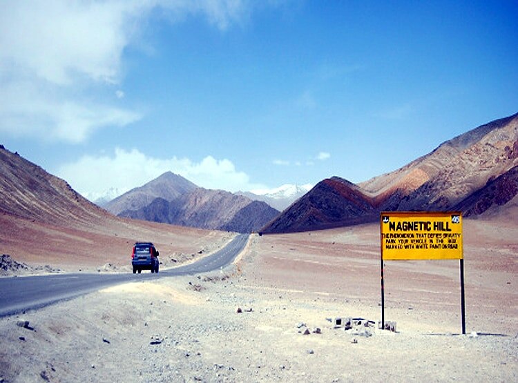 जिस पोस्ट पर पहुंचे मोदी, वहां से चीन-PAK को एक साथ साध सकती है सेना