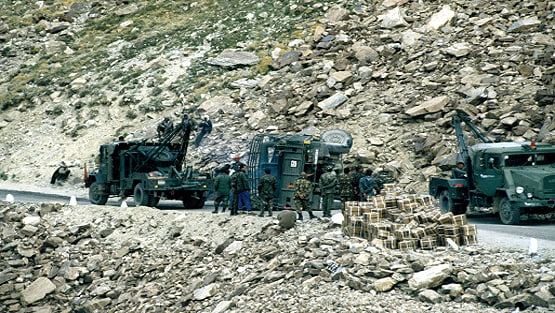 जिस पोस्ट पर पहुंचे मोदी, वहां से चीन-PAK को एक साथ साध सकती है सेना