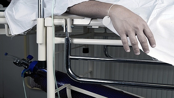 लाश की फोटो ले रहा था फोटोग्राफर, तभी मुर्दे के मुंह से आई आवाज और...