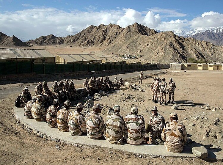 जिस पोस्ट पर पहुंचे मोदी, वहां से चीन-PAK को एक साथ साध सकती है सेना