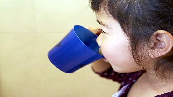 नमक पानी के गरारे से रुकेगा कोरोना? वैज्ञानिकों ने शुरू किया ट्रायल