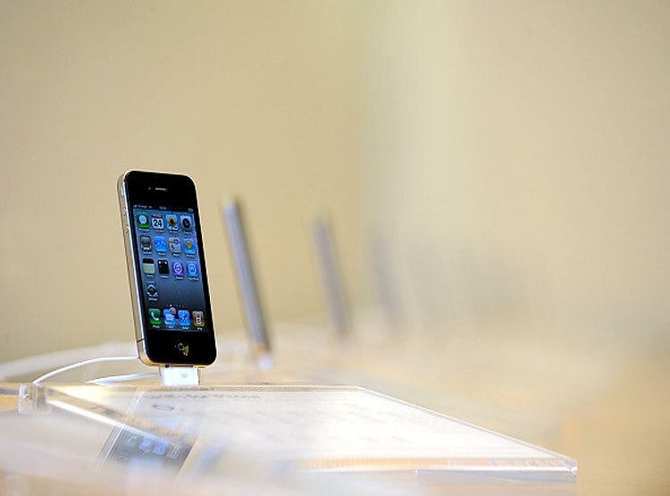 बच्चों की ऑनलाइन पढ़ाई चलती रहे इसलिए गाय बेचकर खरीदा स्मार्टफोन