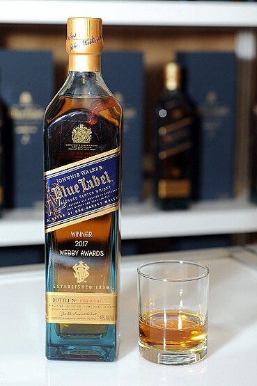 अगले साल से कागज की बोतल में आएगा स्कॉच का ये फेमस ब्रांड