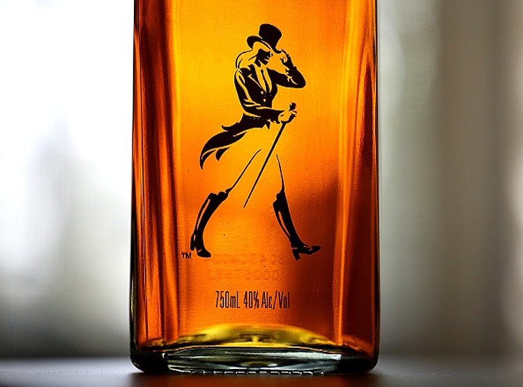 अगले साल से कागज की बोतल में आएगा स्कॉच का ये फेमस ब्रांड