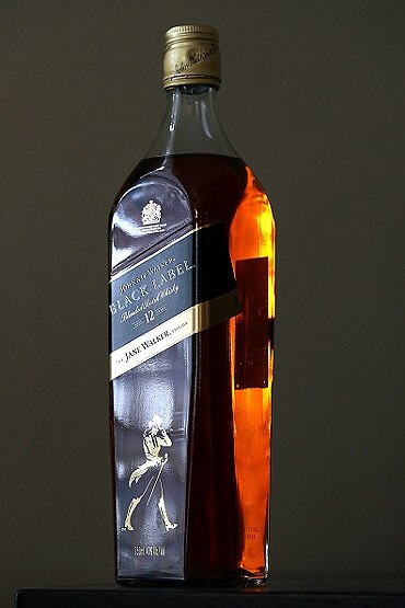 अगले साल से कागज की बोतल में आएगा स्कॉच का ये फेमस ब्रांड