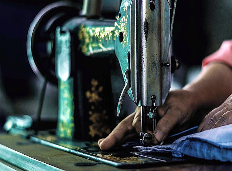 टेलर ने सिल दिया छोटा कच्छा, भड़के ग्राहक ने पुलिस से की शिकायत