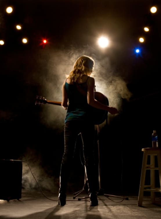 इंडियन आइडल कंटेस्टेंट रही सिंगर को भगा ले गया 3 बच्चों का पिता, FIR