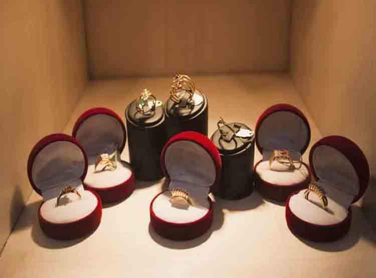 हाफ सेंचुरी से एक कदम दूर सोना, जानें- कितने दिन में रेट हो गया डबल