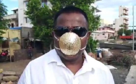 कोरोना से बचने को पहना सोने का मास्क, उमर बोले-यही होता है जब...