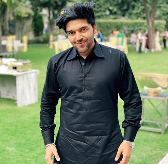 लॉकडाउन में इतना बदल गया गुरु रंधावा का लुक, शेयर की ट्रांसफॉर्मेशन फोटोज