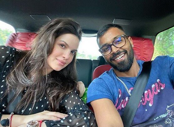 रोमांटिक अंदाज में दिखे हार्दिक-नताशा, सानिया मिर्जा ने किया ये कमेंट