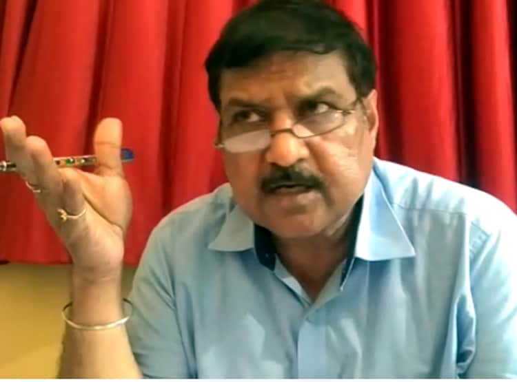 शिकायत पर CM हेल्पलाइन का जवाब- छाती में गाड़ देना चाहिए हैंडपंप