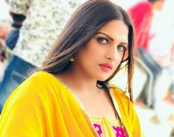 हिमांशी की कार पर हुआ हमला, एक्ट्रेस बोलीं- काम करने से नहीं रोक सकते