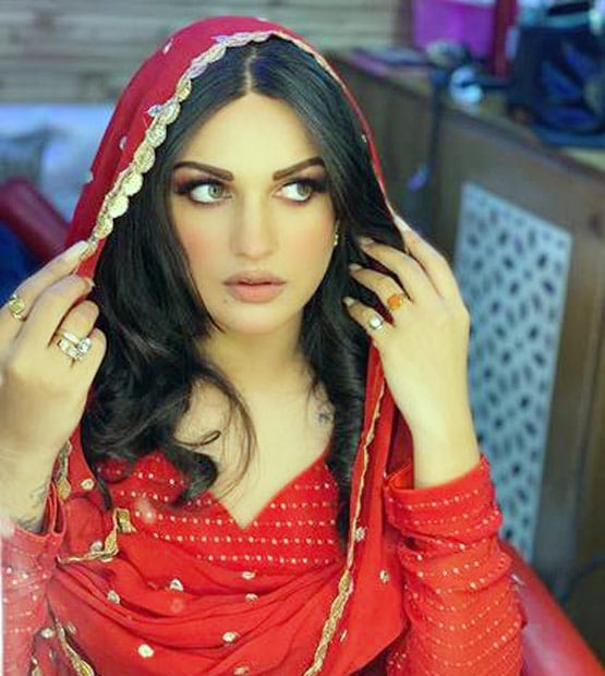 हिमांशी की कार पर हुआ हमला, एक्ट्रेस बोलीं- काम करने से नहीं रोक सकते