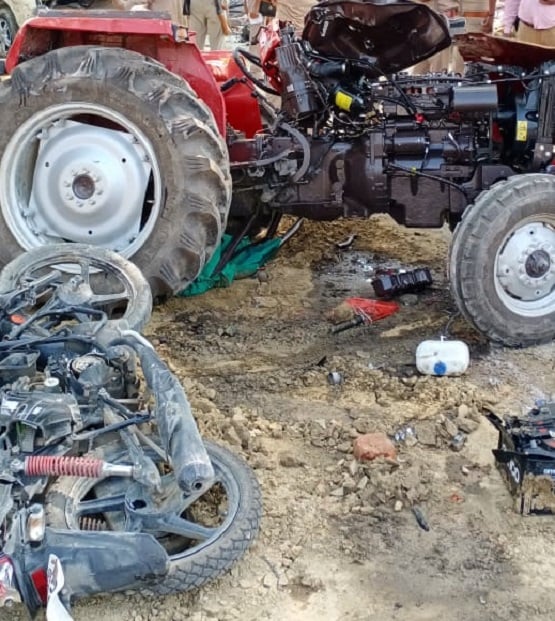 कार का कचूमर, ट्रैक्टर के टुकड़े ,देखें- कैसे ढहाया विकास दुबे का मकान