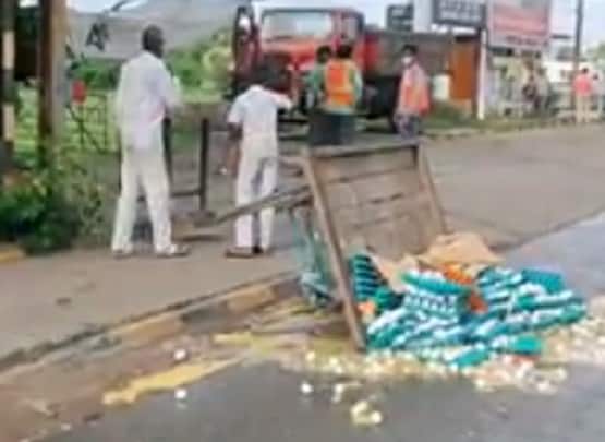 इंदौर: 14 साल के बच्चे का अंडे का ठेला नगर निगम ने गिराया! मचा बवाल