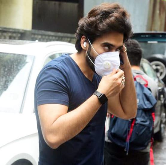 कैजुअल लुक में नजर आए टाइगर श्रॉफ, दिखीं जन्नत फेम एक्ट्रेस सोनल चौहान